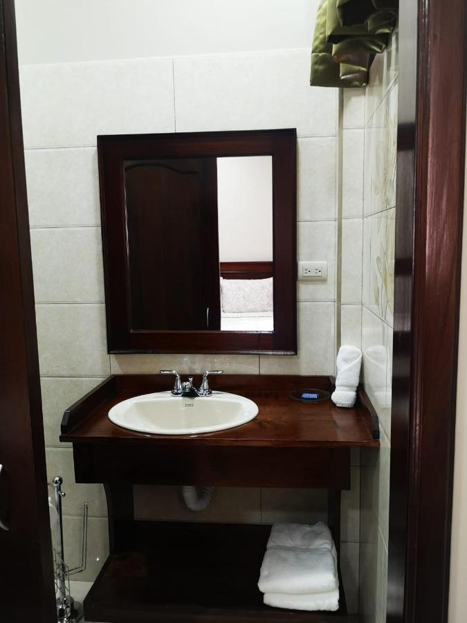 Hotel Y Residencia La Cofradia Santa Rosa de Copán Exteriör bild